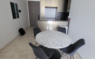 2004:&nbsp;&nbsp;２ベッドルーム&nbsp;&nbsp;&nbsp;2,100＄